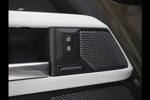 Land Rover Defender 110 2.0 P400e Urban | Panoramadak | Explorer Pack | Lightbar | 360 | Trekhaak | Meridian | Sidesteps | Carplay