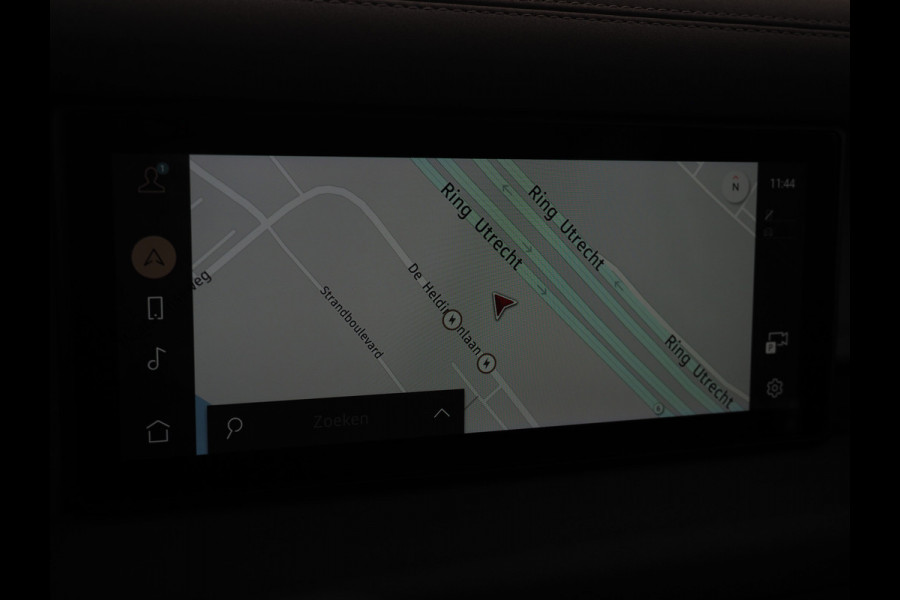 Land Rover Defender 110 2.0 P400e Urban | Panoramadak | Explorer Pack | Lightbar | 360 | Trekhaak | Meridian | Sidesteps | Carplay