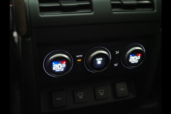 Land Rover Defender 110 2.0 P400e Urban | Panoramadak | Explorer Pack | Lightbar | 360 | Trekhaak | Meridian | Sidesteps | Carplay