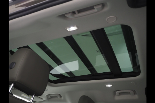 Land Rover Defender 110 2.0 P400e Urban | Panoramadak | Explorer Pack | Lightbar | 360 | Trekhaak | Meridian | Sidesteps | Carplay