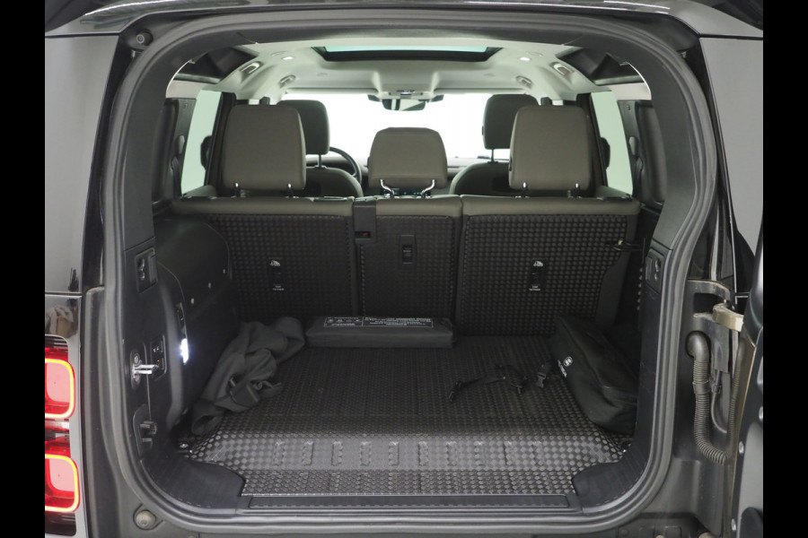 Land Rover Defender 110 2.0 P400e Urban | Panoramadak | Explorer Pack | Lightbar | 360 | Trekhaak | Meridian | Sidesteps | Carplay
