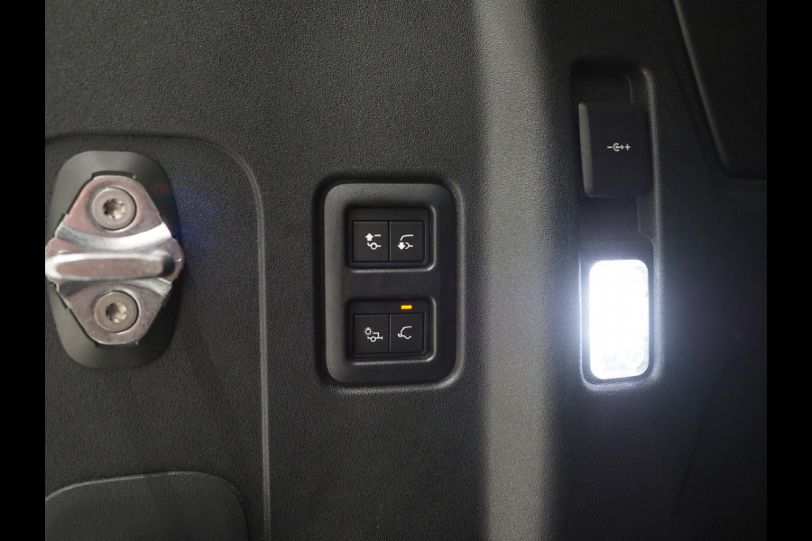 Land Rover Defender 110 2.0 P400e Urban | Panoramadak | Explorer Pack | Lightbar | 360 | Trekhaak | Meridian | Sidesteps | Carplay