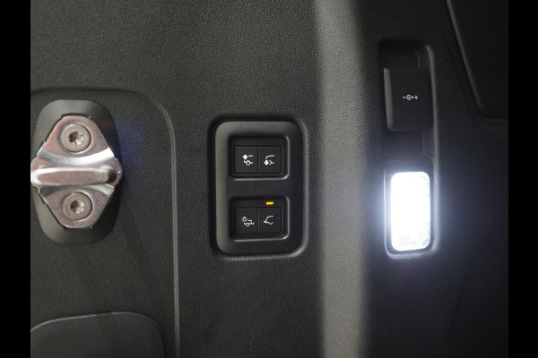 Land Rover Defender 110 2.0 P400e Urban | Panoramadak | Explorer Pack | Lightbar | 360 | Trekhaak | Meridian | Sidesteps | Carplay