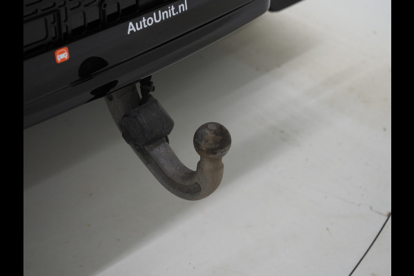 Land Rover Defender 110 2.0 P400e Urban | Panoramadak | Explorer Pack | Lightbar | 360 | Trekhaak | Meridian | Sidesteps | Carplay