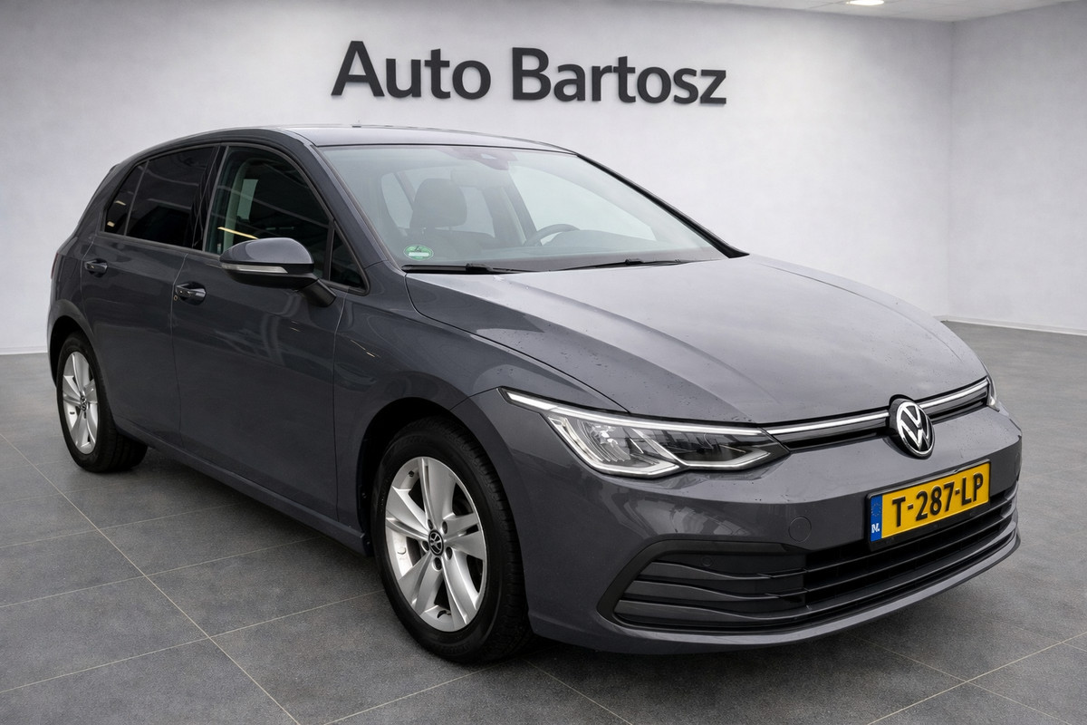 Volkswagen Golf | 64.138 km | Adaptieve cruise control | Parkeercamera | LED | Navigatie | Clima | Carplay | Full options!