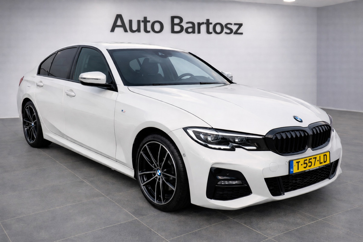 BMW 3-serie | Plug-in Hybrid | xDrive 4WD | Panoramadak | Head-up Display | Camera | Leder | Sportpakket