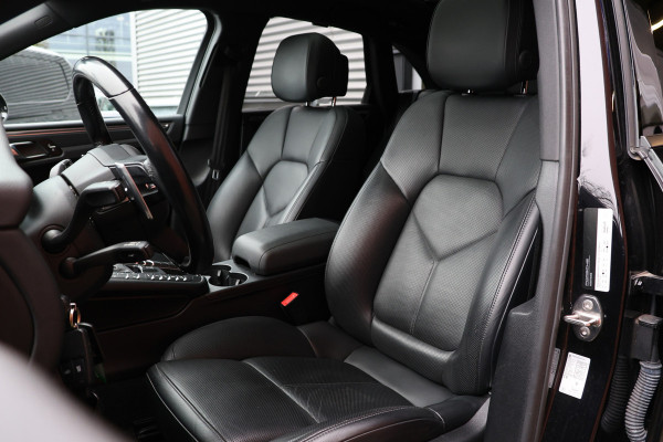 Porsche Macan 2.0 | ACC | Panoramadak | Inc BTW | 21'' | Sportchrono | Bose | Stoelventilatie | Elek. trekhaak | CarPlay | Luchtvering | Camera | Memory seats | Lederen bekleding | Alarm klasse 5 | Standkachel