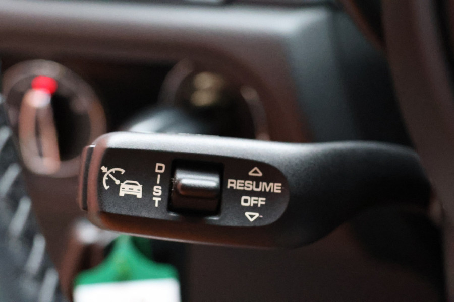 Porsche Macan 2.0 | ACC | Panoramadak | Inc BTW | 21'' | Sportchrono | Bose | Stoelventilatie | Elek. trekhaak | CarPlay | Luchtvering | Camera | Memory seats | Lederen bekleding | Alarm klasse 5 | Standkachel