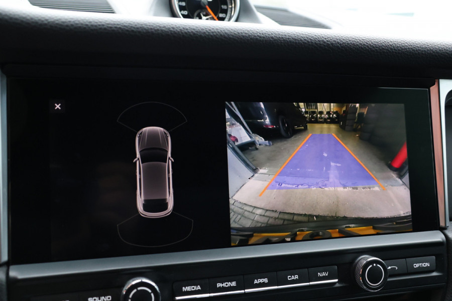 Porsche Macan 2.0 | ACC | Panoramadak | Inc BTW | 21'' | Sportchrono | Bose | Stoelventilatie | Elek. trekhaak | CarPlay | Luchtvering | Camera | Memory seats | Lederen bekleding | Alarm klasse 5 | Standkachel