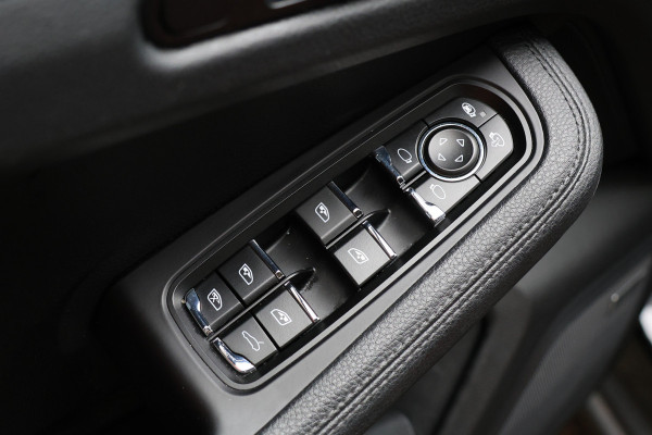 Porsche Macan 2.0 | ACC | Panoramadak | Inc BTW | 21'' | Sportchrono | Bose | Stoelventilatie | Elek. trekhaak | CarPlay | Luchtvering | Camera | Memory seats | Lederen bekleding | Alarm klasse 5 | Standkachel