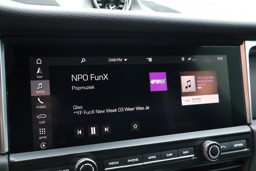 Porsche Macan 2.0 | ACC | Panoramadak | Inc BTW | 21'' | Sportchrono | Bose | Stoelventilatie | Elek. trekhaak | CarPlay | Luchtvering | Camera | Memory seats | Lederen bekleding | Alarm klasse 5 | Standkachel