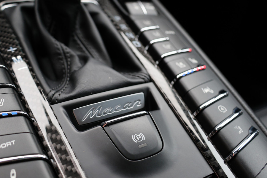 Porsche Macan 2.0 | ACC | Panoramadak | Inc BTW | 21'' | Sportchrono | Bose | Stoelventilatie | Elek. trekhaak | CarPlay | Luchtvering | Camera | Memory seats | Lederen bekleding | Alarm klasse 5 | Standkachel
