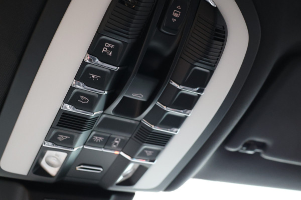 Porsche Macan 2.0 | ACC | Panoramadak | Inc BTW | 21'' | Sportchrono | Bose | Stoelventilatie | Elek. trekhaak | CarPlay | Luchtvering | Camera | Memory seats | Lederen bekleding | Alarm klasse 5 | Standkachel