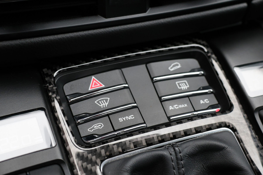 Porsche Macan 2.0 | ACC | Panoramadak | Inc BTW | 21'' | Sportchrono | Bose | Stoelventilatie | Elek. trekhaak | CarPlay | Luchtvering | Camera | Memory seats | Lederen bekleding | Alarm klasse 5 | Standkachel