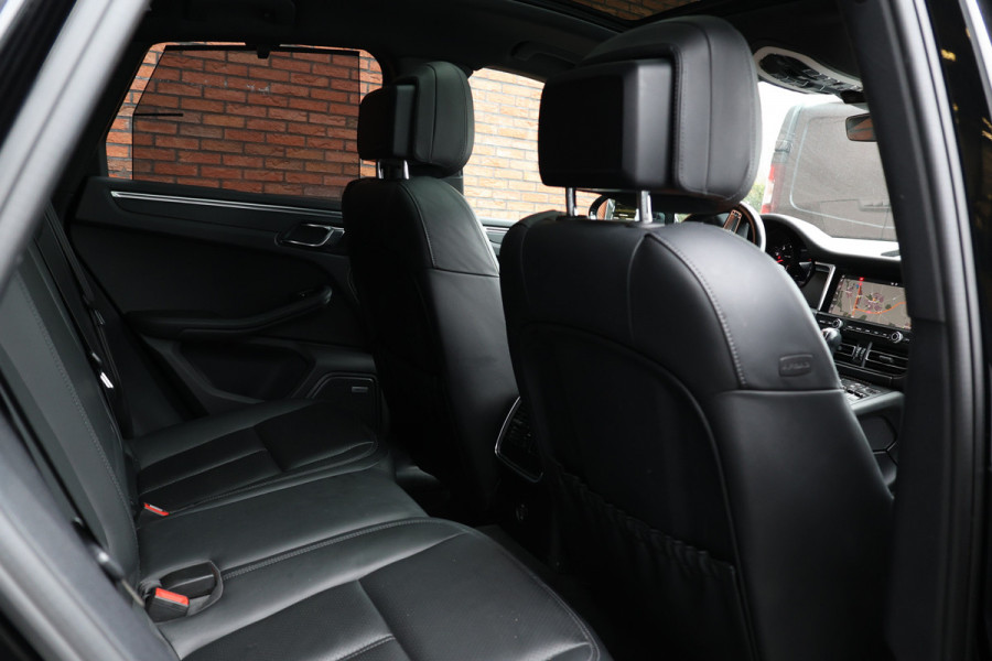 Porsche Macan 2.0 | ACC | Panoramadak | Inc BTW | 21'' | Sportchrono | Bose | Stoelventilatie | Elek. trekhaak | CarPlay | Luchtvering | Camera | Memory seats | Lederen bekleding | Alarm klasse 5 | Standkachel