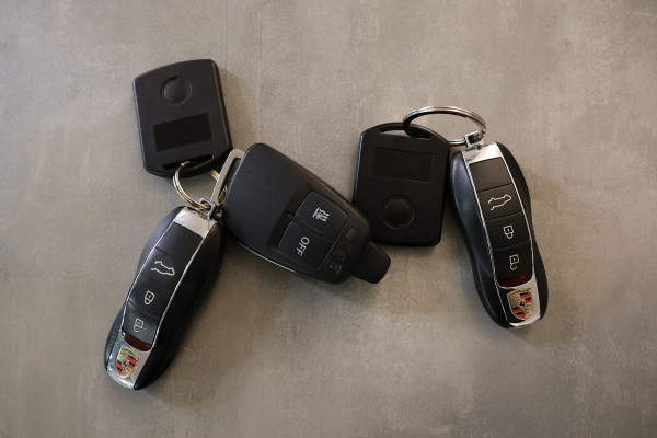 Porsche Macan 2.0 | ACC | Panoramadak | Inc BTW | 21'' | Sportchrono | Bose | Stoelventilatie | Elek. trekhaak | CarPlay | Luchtvering | Camera | Memory seats | Lederen bekleding | Alarm klasse 5 | Standkachel