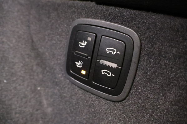 Porsche Macan 2.0 | ACC | Panoramadak | Inc BTW | 21'' | Sportchrono | Bose | Stoelventilatie | Elek. trekhaak | CarPlay | Luchtvering | Camera | Memory seats | Lederen bekleding | Alarm klasse 5 | Standkachel