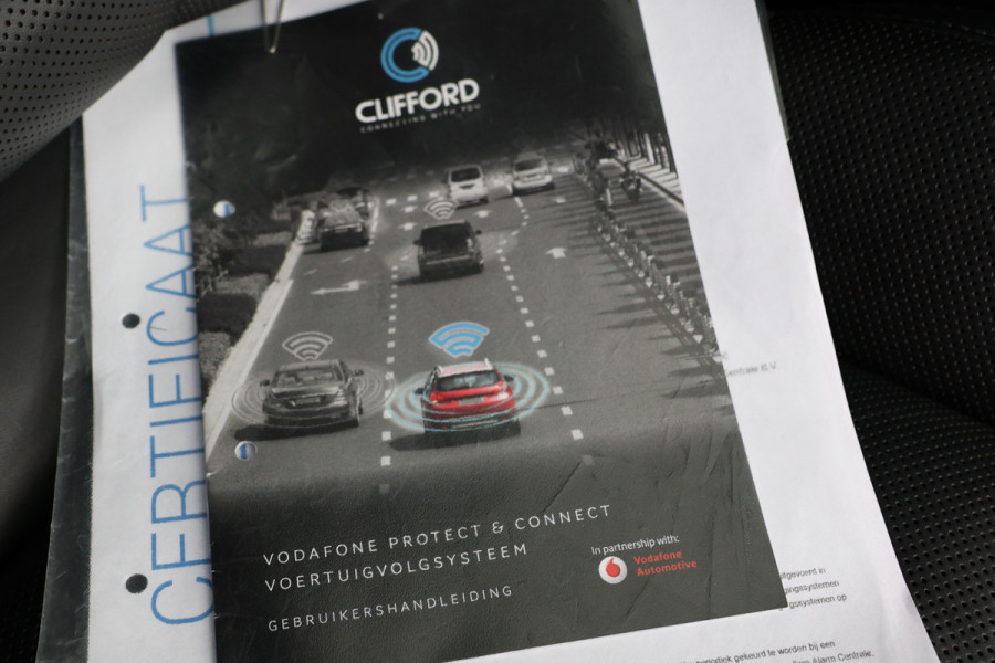 Porsche Macan 2.0 | ACC | Panoramadak | Inc BTW | 21'' | Sportchrono | Bose | Stoelventilatie | Elek. trekhaak | CarPlay | Luchtvering | Camera | Memory seats | Lederen bekleding | Alarm klasse 5 | Standkachel