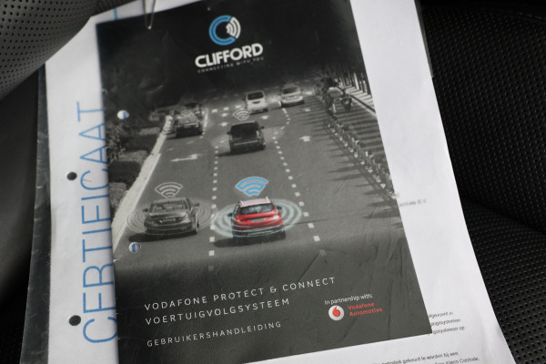 Porsche Macan 2.0 | ACC | Panoramadak | Inc BTW | 21'' | Sportchrono | Bose | Stoelventilatie | Elek. trekhaak | CarPlay | Luchtvering | Camera | Memory seats | Lederen bekleding | Alarm klasse 5 | Standkachel