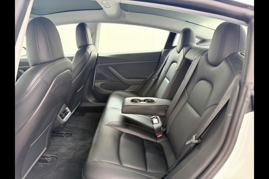 Tesla Model 3 RWD SR+ 60kWh 325PK Lmv 18" AutoPilot Leder PanoDak Adaptive-Cruise Lmv Camera's Elektr.-Stuur+Stoelen+Spiegels+Geheugen+Easy-En Navi LED Comfortstoelen ACC DAB Keyless en Voorverwarmen interieur via App One-Pedal-Drive Origineel Nederlandse auto tot 11kw laden thuis! Garantie Accu tot 10-12-2027 max 160.000km 1.584kg licht!