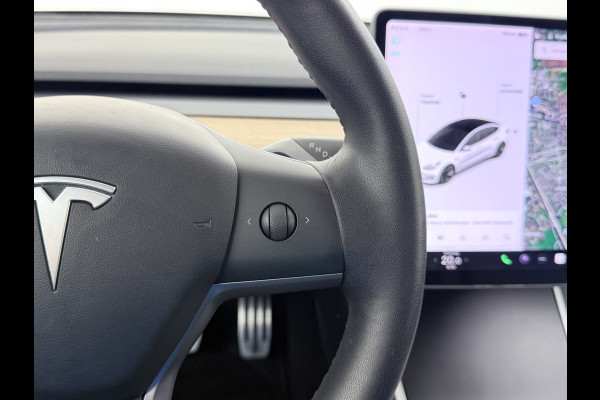 Tesla Model 3 RWD SR+ 60kWh 325PK Lmv 18" AutoPilot Leder PanoDak Adaptive-Cruise Lmv Camera's Elektr.-Stuur+Stoelen+Spiegels+Geheugen+Easy-En Navi LED Comfortstoelen ACC DAB Keyless en Voorverwarmen interieur via App One-Pedal-Drive Origineel Nederlandse auto tot 11kw laden thuis! Garantie Accu tot 10-12-2027 max 160.000km 1.584kg licht!