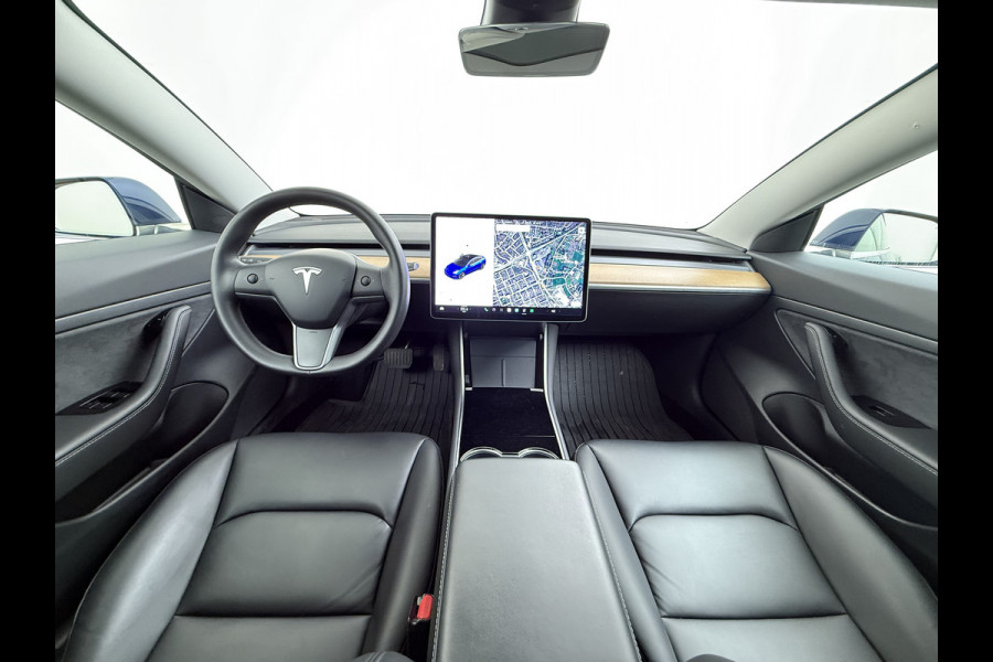 Tesla Model 3 SR Plus 325PK LFP Accu SOH 91% Lmv 18" AutoPilot Leder Pano-dak Adaptive-Cruise Camera's Elektr.-Stuur+Stoelen+Spiegels+Geheugen Navi LED ACC DAB Voorverwarmen interieur via App Keyless One-Pedal-Drive 1e Eigenaar Origineel Nederlandse Auto