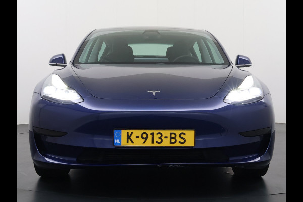 Tesla Model 3 SR Plus 325PK LFP Accu SOH 91% Lmv 18" AutoPilot Leder Pano-dak Adaptive-Cruise Camera's Elektr.-Stuur+Stoelen+Spiegels+Geheugen Navi LED ACC DAB Voorverwarmen interieur via App Keyless One-Pedal-Drive 1e Eigenaar Origineel Nederlandse Auto