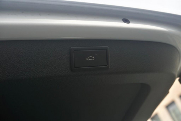 Škoda Superb Combi 1.4 TSI iV CAM/LMV19/NAVI/LEER/VIRTU/PANO