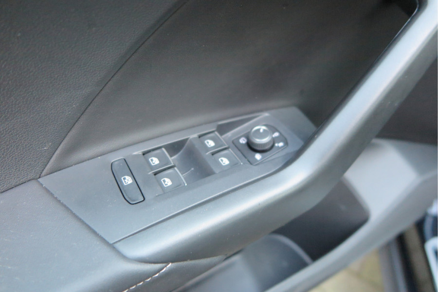 Volkswagen T-Cross 1.0 TSI 116pk DSG R-Line, Virtual cockpit, Camera , Stoelverwarming, Navigatie , Led, LMV etc. (fabrieksgarantie t/m 01-2027)