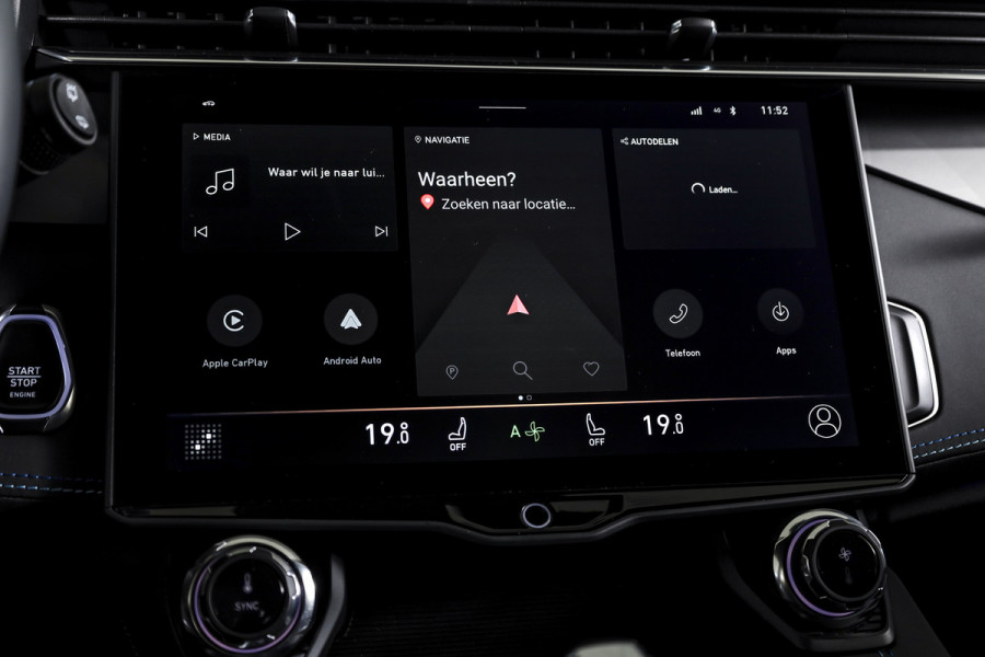 Lynk & Co 01 1.5 PHEV 261PK MY23 | Blackpakket | Donkere hemel | 360 Camera | 7.4 kWh boordlader | S/K-panodak | Adapt. Cruise | Memory | Elek. klep | LM 20" | 2285