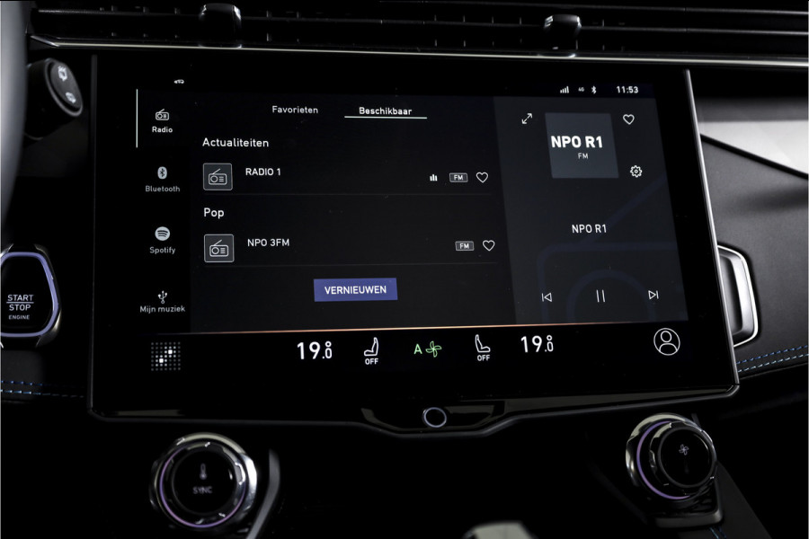 Lynk & Co 01 1.5 PHEV 261PK MY23 | Blackpakket | Donkere hemel | 360 Camera | 7.4 kWh boordlader | S/K-panodak | Adapt. Cruise | Memory | Elek. klep | LM 20" | 2285