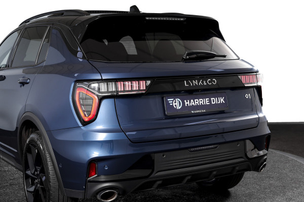 Lynk & Co 01 1.5 PHEV 261PK MY23 | Blackpakket | Donkere hemel | 360 Camera | 7.4 kWh boordlader | S/K-panodak | Adapt. Cruise | Memory | Elek. klep | LM 20" | 2285