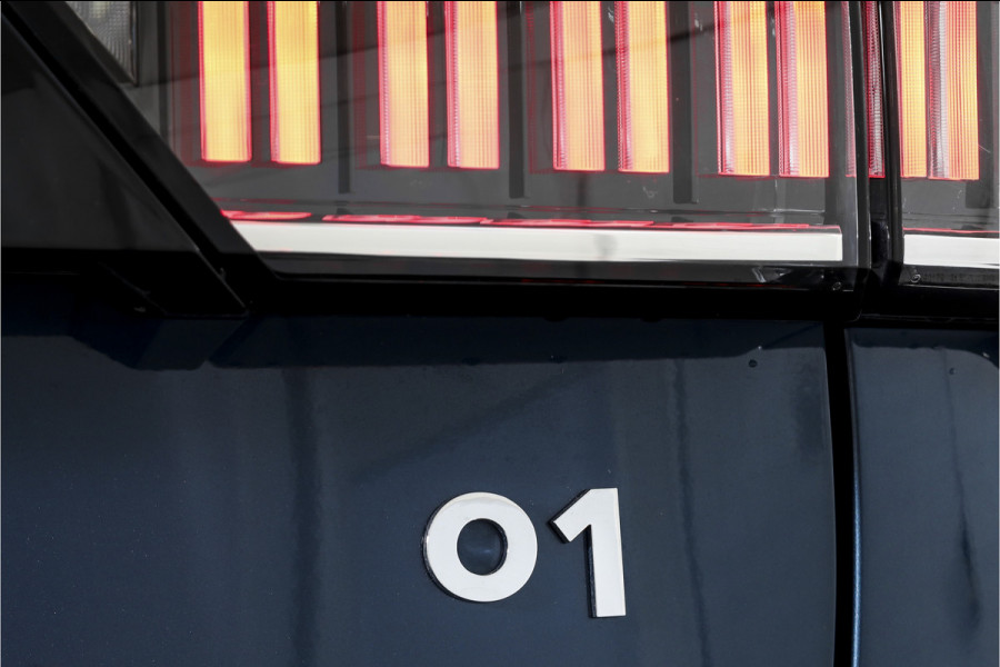 Lynk & Co 01 1.5 PHEV 261PK MY23 | Blackpakket | Donkere hemel | 360 Camera | 7.4 kWh boordlader | S/K-panodak | Adapt. Cruise | Memory | Elek. klep | LM 20" | 2285