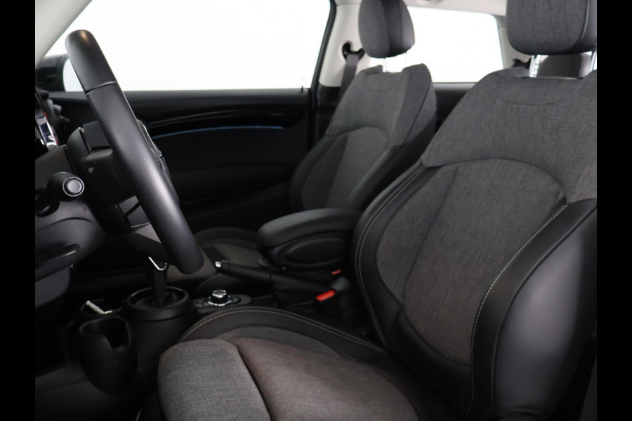 MINI Mini 1.5 Cooper Sports Classic Automaat | Apple Carplay & AndroidAUTO | Parkeersensoren | 1e eigenaar |