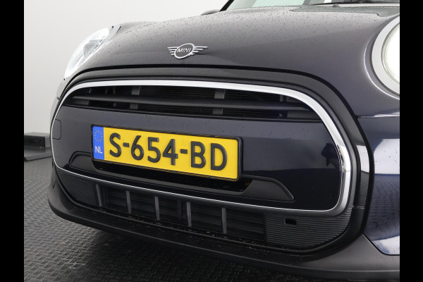 MINI Mini 1.5 Cooper Sports Classic Automaat | Apple Carplay & AndroidAUTO | Parkeersensoren | 1e eigenaar |