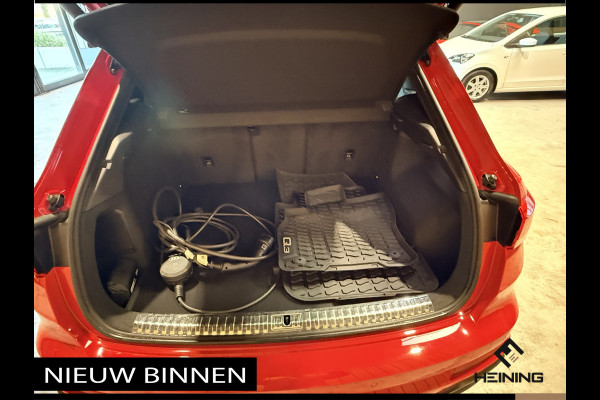 Audi Q3 45 TFSI e S edition. Pano. 2X S-Line. Apple-carplay. Blackline. 19 inch.