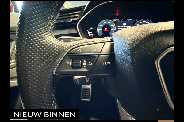 Audi Q3 45 TFSI e S edition. Pano. 2X S-Line. Apple-carplay. Blackline. 19 inch.