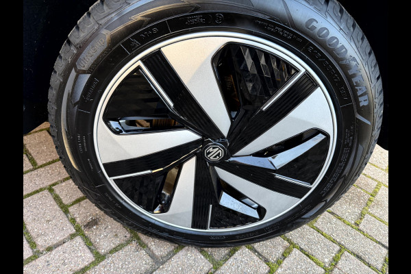 MG Mg zs ev EV Long Range Luxury 70 kWh SOH 92,4%, Panoramadak, Leer, 360 camera