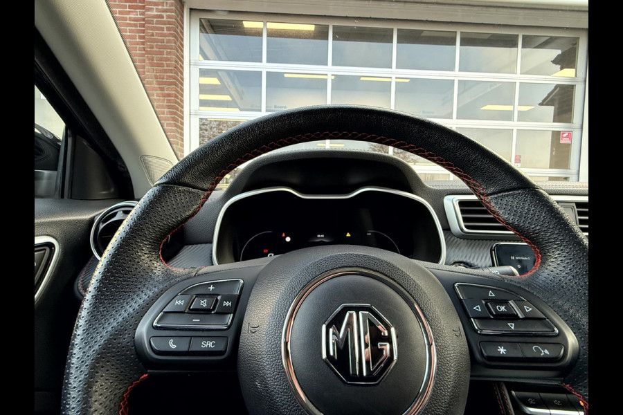 MG Mg zs ev EV Long Range Luxury 70 kWh SOH 92,4%, Panoramadak, Leer, 360 camera