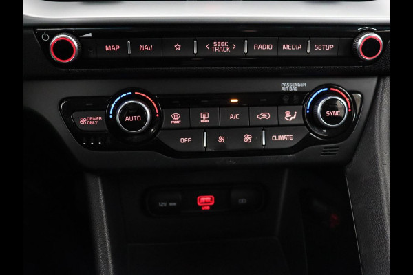 Kia Niro 1.6 GDi Hybrid ExecutiveLine | Schuifdak | Trekhaak | Adaptive cruise | Camera | Half leder | Navigatie | Carplay | Climate control