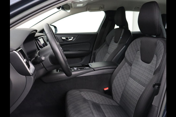 Volvo V60 2.0 T6 Plug-in hybrid AWD Core Bright | Trekhaak | Achterbankverwarming | Adaptive cruise | Carplay | Stoelverwarming | Climate control | Keyless | Parkeerhulp | PHEV | Plug In