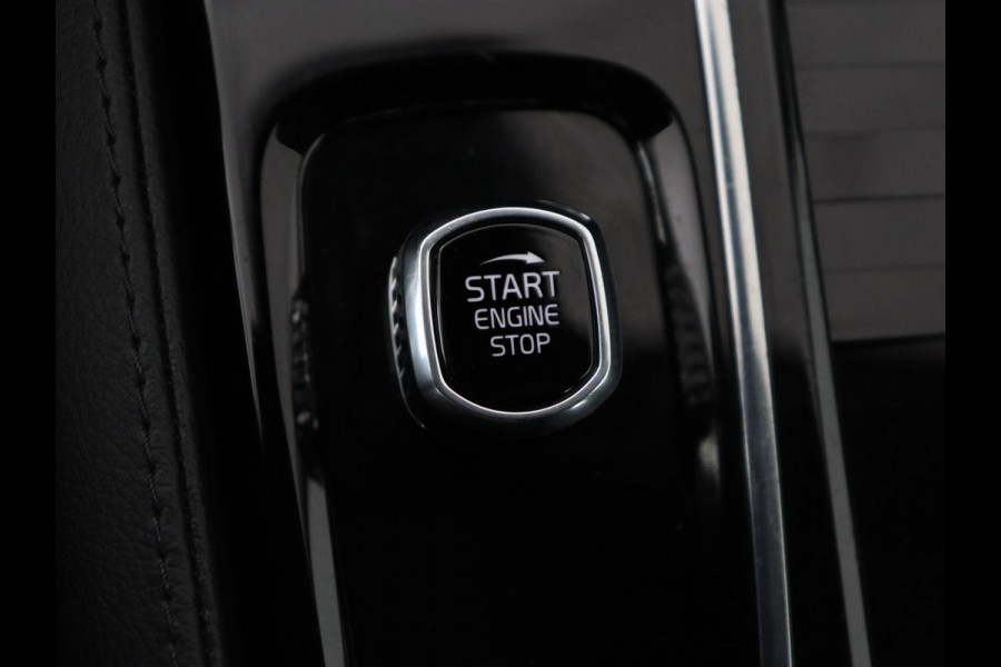 Volvo V60 2.0 T6 Plug-in hybrid AWD Core Bright | Trekhaak | Achterbankverwarming | Adaptive cruise | Carplay | Stoelverwarming | Climate control | Keyless | Parkeerhulp | PHEV | Plug In