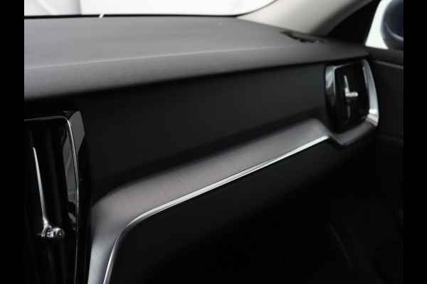 Volvo V60 2.0 T6 Plug-in hybrid AWD Core Bright | Trekhaak | Achterbankverwarming | Adaptive cruise | Carplay | Stoelverwarming | Climate control | Keyless | Parkeerhulp | PHEV | Plug In