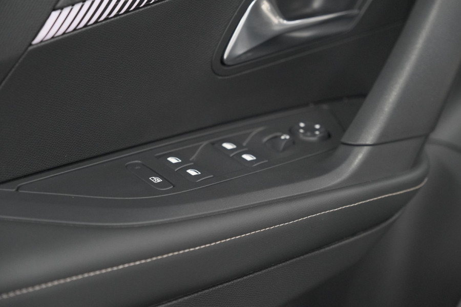 Peugeot 2008 PureTech 100 Allure | Camera | Navigatie | Parkeersensoren | Apple Carplay