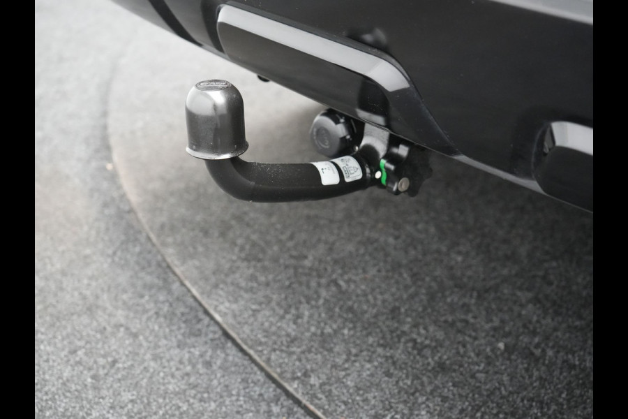 Mitsubishi Eclipse Cross 2.4 Black Edition Plug In Hybrid 188pk Dealer O.H. PHEV | Trekhaak Afn. | Adaptive Cruise | 360 Camera | Alcantara Sportstoelen & Stuur Verwarmd | Apple Carplay | Navigatie Via TomTom | Keyless | Blis | DAB |