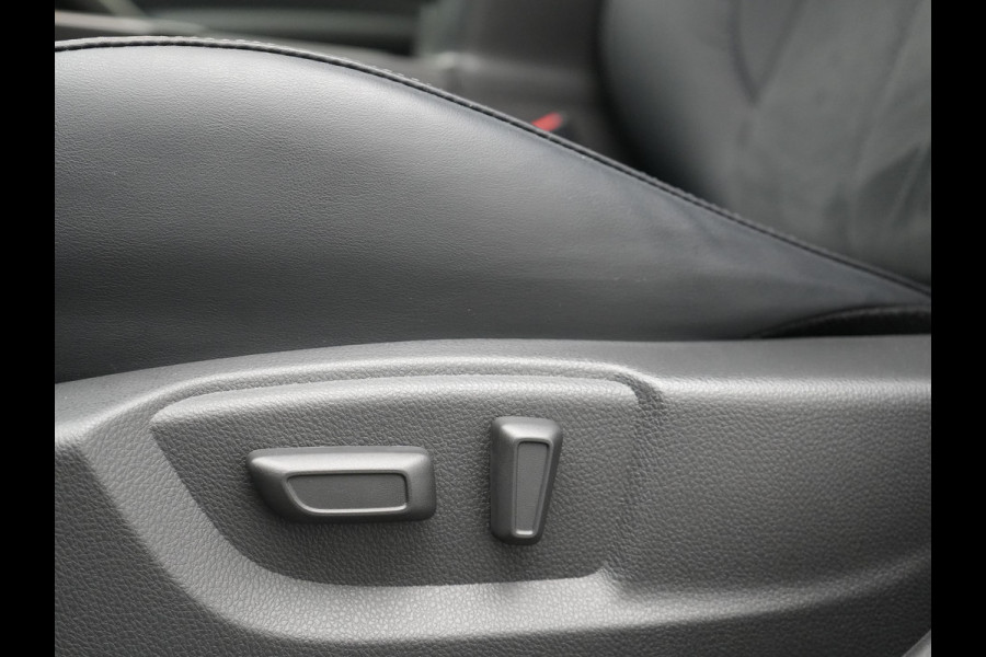 Mitsubishi Eclipse Cross 2.4 Black Edition Plug In Hybrid 188pk Dealer O.H. PHEV | Trekhaak Afn. | Adaptive Cruise | 360 Camera | Alcantara Sportstoelen & Stuur Verwarmd | Apple Carplay | Navigatie Via TomTom | Keyless | Blis | DAB |