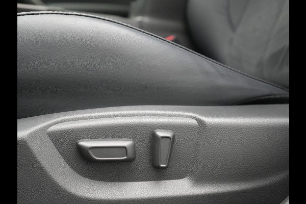 Mitsubishi Eclipse Cross 2.4 Black Edition Plug In Hybrid 188pk Dealer O.H. PHEV | Trekhaak Afn. | Adaptive Cruise | 360 Camera | Alcantara Sportstoelen & Stuur Verwarmd | Apple Carplay | Navigatie Via TomTom | Keyless | Blis | DAB |