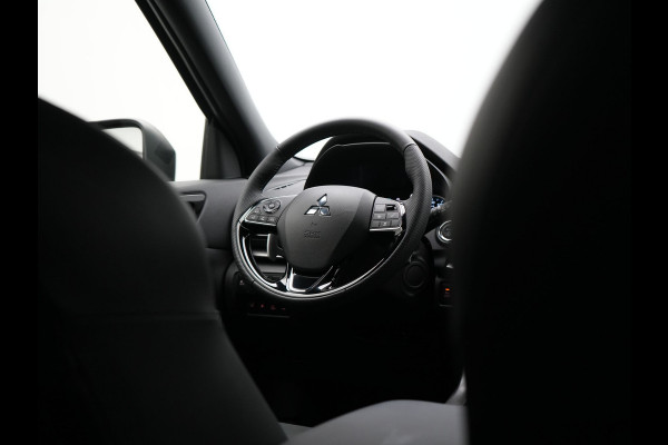 Mitsubishi Eclipse Cross 2.4 Black Edition Plug In Hybrid 188pk Dealer O.H. PHEV | Trekhaak Afn. | Adaptive Cruise | 360 Camera | Alcantara Sportstoelen & Stuur Verwarmd | Apple Carplay | Navigatie Via TomTom | Keyless | Blis | DAB |