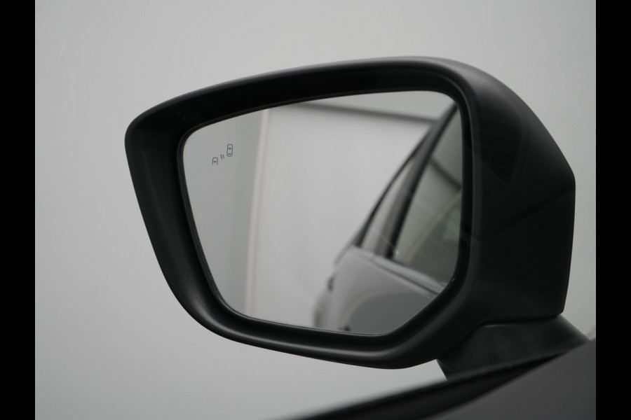 Mitsubishi Eclipse Cross 2.4 Black Edition Plug In Hybrid 188pk Dealer O.H. PHEV | Trekhaak Afn. | Adaptive Cruise | 360 Camera | Alcantara Sportstoelen & Stuur Verwarmd | Apple Carplay | Navigatie Via TomTom | Keyless | Blis | DAB |