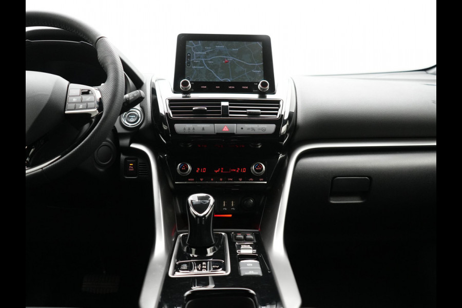 Mitsubishi Eclipse Cross 2.4 Black Edition Plug In Hybrid 188pk Dealer O.H. PHEV | Trekhaak Afn. | Adaptive Cruise | 360 Camera | Alcantara Sportstoelen & Stuur Verwarmd | Apple Carplay | Navigatie Via TomTom | Keyless | Blis | DAB |